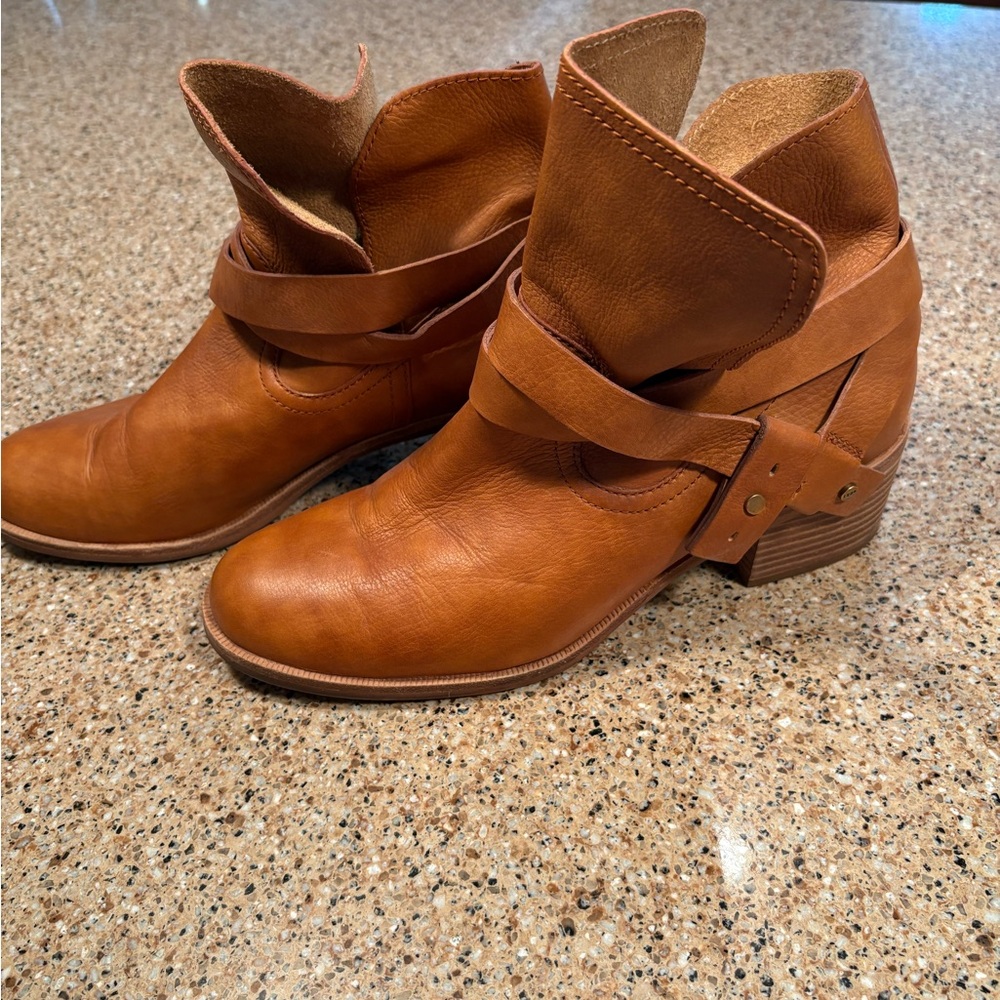 UGG Women's Brown Leather Ankle Boots